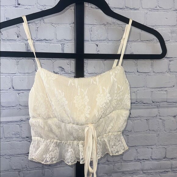 🤍 Princess Polly Lace Ruffle Cami Top – Cream, Size 0 (AU 4) - Picture 2 of 4